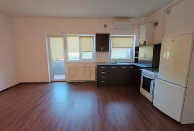 Garsonieră decomandată, mobilată în Tractorul