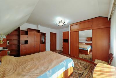 Fundeni | Str.Cuprului | Apartament in vila la etajul2  | curte comuna | parcare - 15