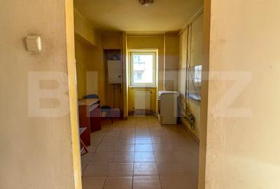 Apartament de 3 camere decomandat, 75 mp, 2 băi, 2 balcoane, etaj intermediar. - 13
