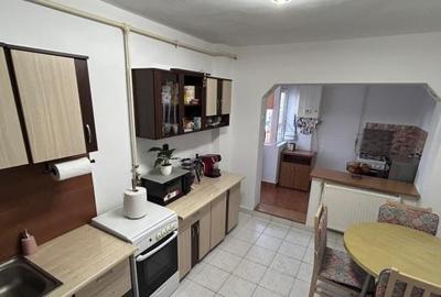 Apartament cu 4 camere, decomandat, zona DACIA - 7