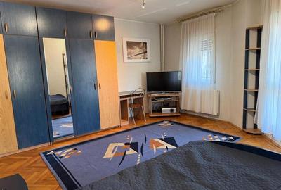 Garsonieră decomandată în Decebal