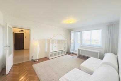 Apartament cu 3 camere semidecomandat, mobilat în Central