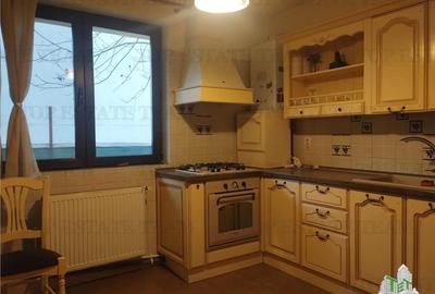 Casă cu 4 camere în Central