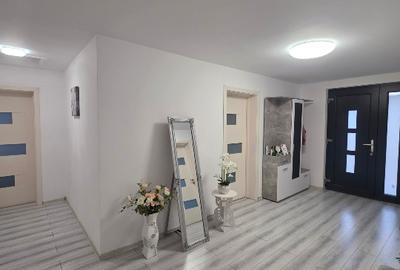 Vand apartament la casa 115 mp, ETAJ 1, spatios, modern si in zona liniștită - 1