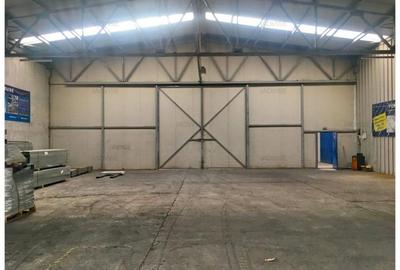 Spațiu industrial, în Tractorul