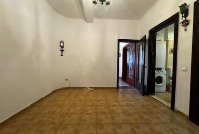 Apartament 3 camere, parter Piata Lahovari - 12
