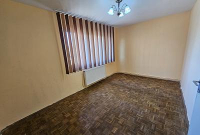 PROPRIETAR!! Apartament 3 camere Et 1 zona Victoria / Aleea Romanitei !! - 24