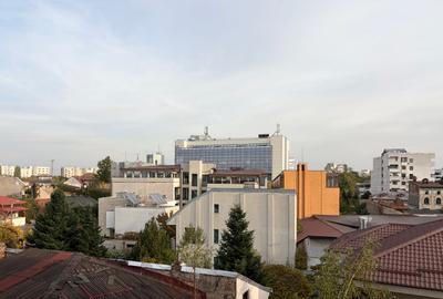 Apartament cu 2 camere semidecomandat, mobilat în Ultracentral