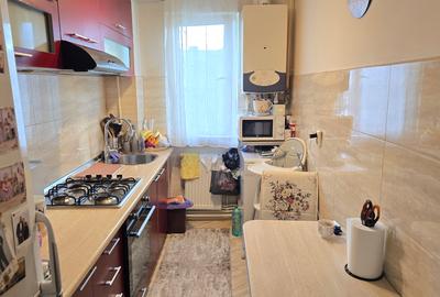 Apartament cu 3 camere semidecomandat în Astoria