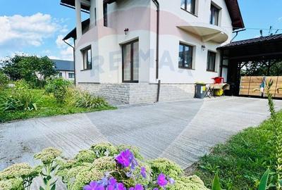 Casă / Vilă cu 5 camere de vânzare în zona Sud-Est - 1