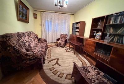 Apartament cu 3 camere decomandat în Tătărași