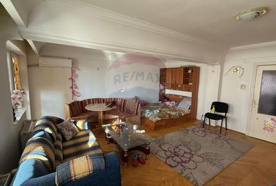 Apartament cu 4 camere de vânzare și boxă 12 mp zonă Ultracentrală - 1