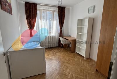 Apartament cu 3 camere decomandat în Central