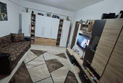 Garsonieră decomandată în Valea Adâncă