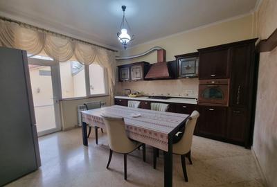 Vila generoasa de inchiriat intr o zona principala a orasului - 14