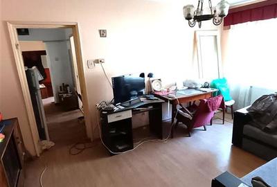 Apartament cu 3 camere semidecomandat în Hipodrom