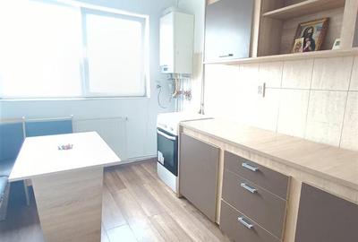 Apartament cu 3 camere decomandat, mobilat în Lazaret