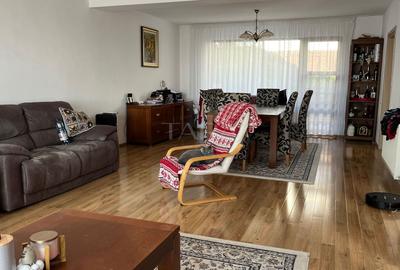 Casă individuală cu 4 camere decomandat în Dâmbul Rotund