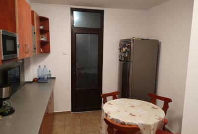 Apartament cu 4 camere decomandat, mobilat în Bartolomeu