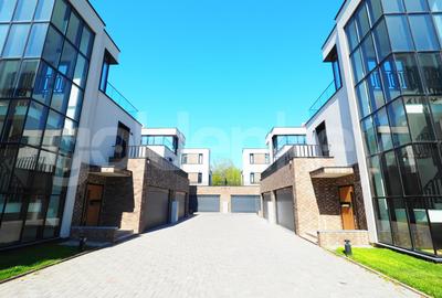 Casă individuală cu 5 camere în Pipera