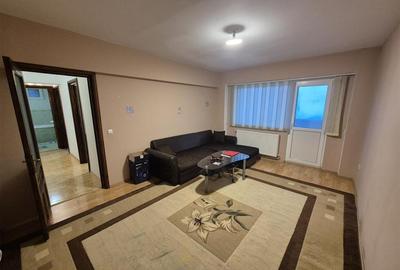 Apartament cu 3 camere decomandat în Obor