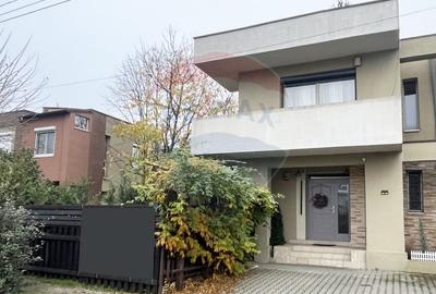 Casă cu 4 camere în Tunari