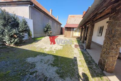 Casă individuală cu 5 camere în Utvin