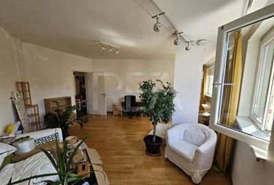 3 Camere, Vis-a-vis de Universitatea Națională de Muzică - 3