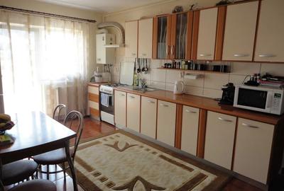 Apartament cu 3 camere, parcare, zona Eroilor - 1