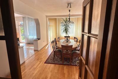 Oportunitate de investiție! Casă de vanzare, cu 8 camere, 382 mp, zona Gruia - 4