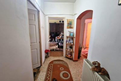 Apartament 3 camere, situat in Targu-Carbunesti, Str Petrolistilor - 11