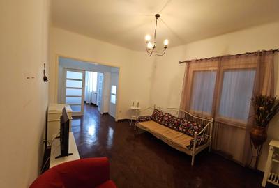 Apartament cu 2 camere semidecomandat, mobilat în Romană