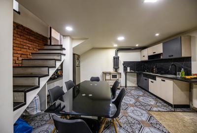 Casa pretabila pentru diferite activati, situata in zona Centrala - 20