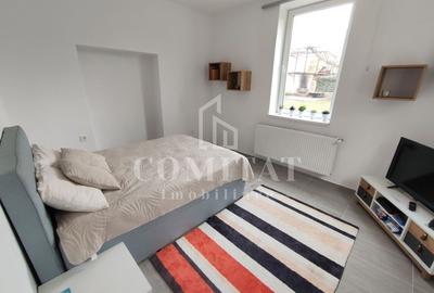 Apartament cu 5 camere semidecomandat, mobilat în Central