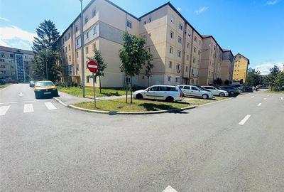 Apartament cu 3 camere semidecomandat, mobilat în Hipodrom 1