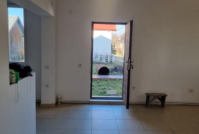 Proprietate generoasa- Casa cu 4 dormitoare si o curte mare - 8