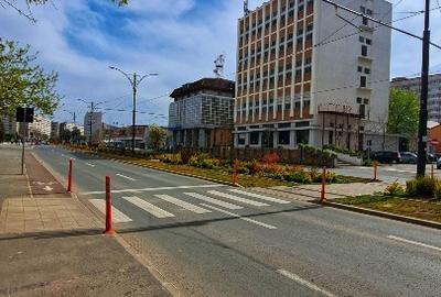 De închiriat clădire comercială și curte interioara - 2