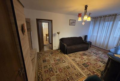 Apartament cu 3 camere semidecomandat, mobilat în Iancului