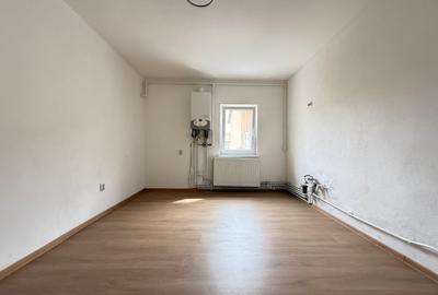 Apartament cu 2 camere decomandat în Soarelui