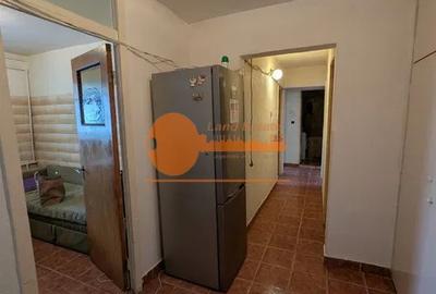 Apartament cu 3 camere decomandat în Drumul Taberei