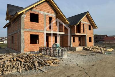 Casa cu 5 camere, 3 bai, terasa - 120 mp, teren 340 mp - Sura Mare - 1