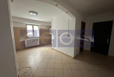 Apartament cu 3 camere decomandat în P-ța Alba Iulia