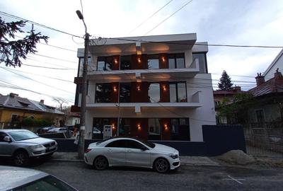 Casă individuală cu 12 camere în Floreasca