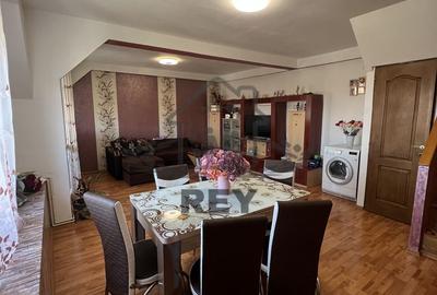 Apartament cu 3 camere decomandat în Hipodrom 2