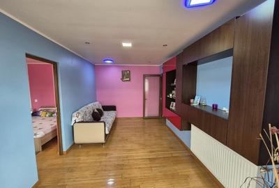 Apartament cu 2 camere semidecomandat, mobilat în Florești