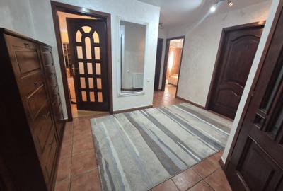 Apartament 3 camere Zamca de închiriat - 2