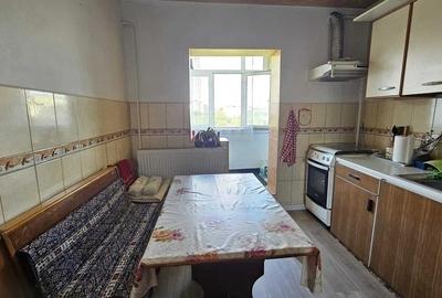Apartament cu 2 camere decomandat în Nicolina