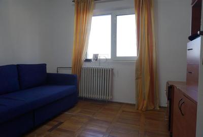 Apartament cu 3 camere decomandat în Girocului