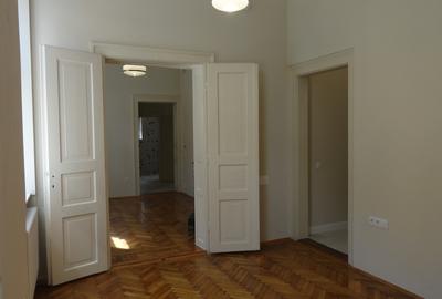Apartament in casa recent renovat , parcare in curte, zona centrala - 11