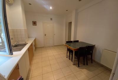 Apartament cu 3 camere semidecomandat, mobilat în Unirii